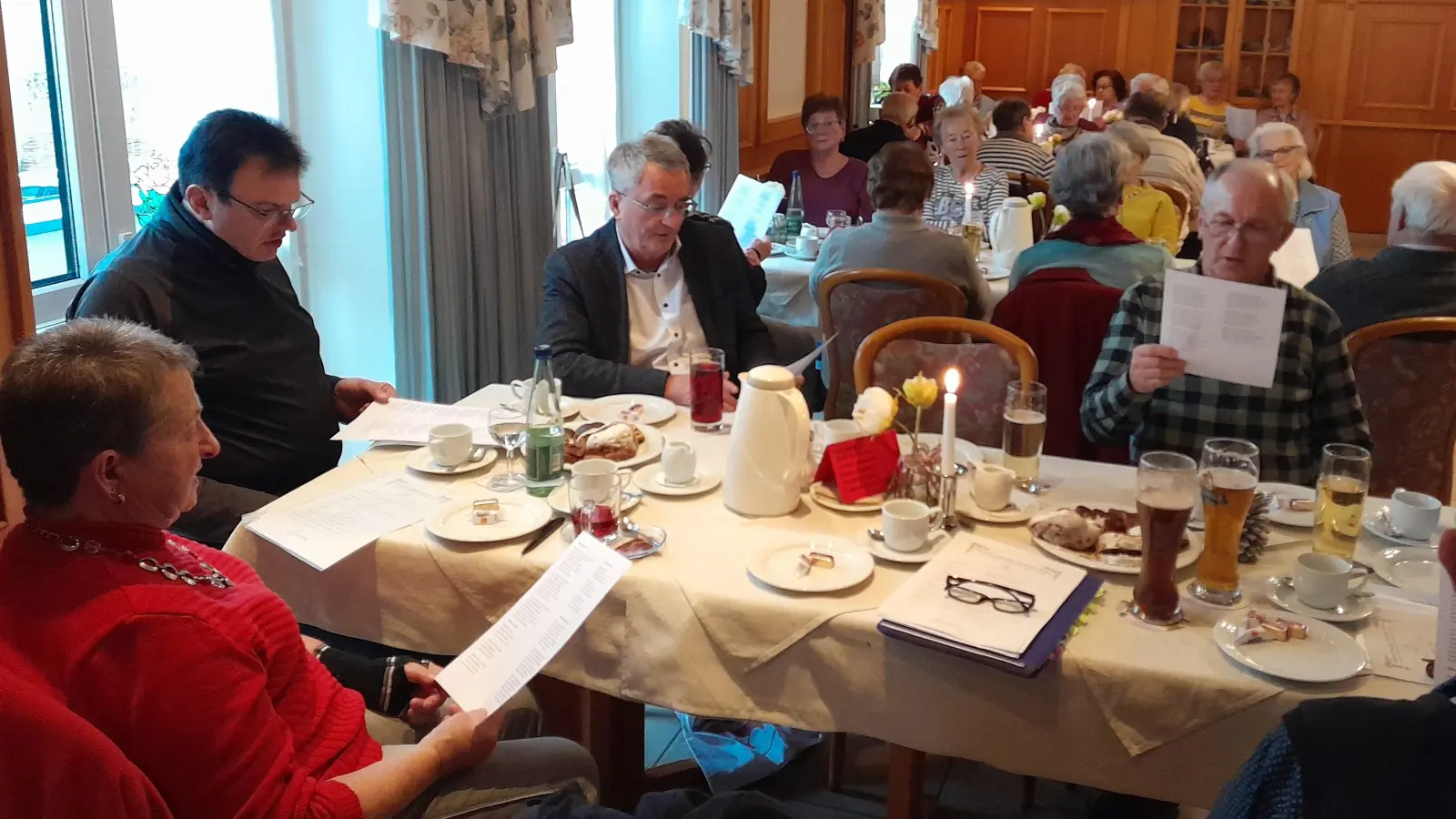 Hervorragend besuchte Adventsfeier des Seniorenkreises Weiding. (Bild: Fritz Lindmeier )