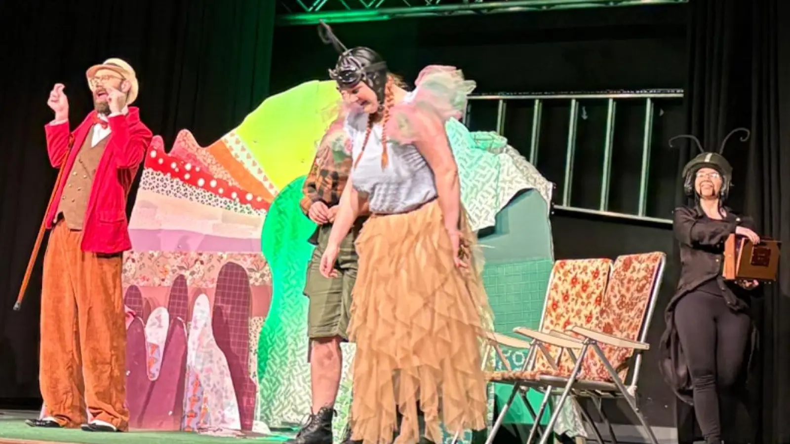 Ein kulturelles Highlight erlebten die Schülerinnen und Schüler der 5. und 6. Klassen der Pfalzgraf-Friedrich-Mittelschule: Das OVIGO Theater war zu Gast und führte das Stück „Nur ein Tag“ auf. (Bild: Sandra Liegl)