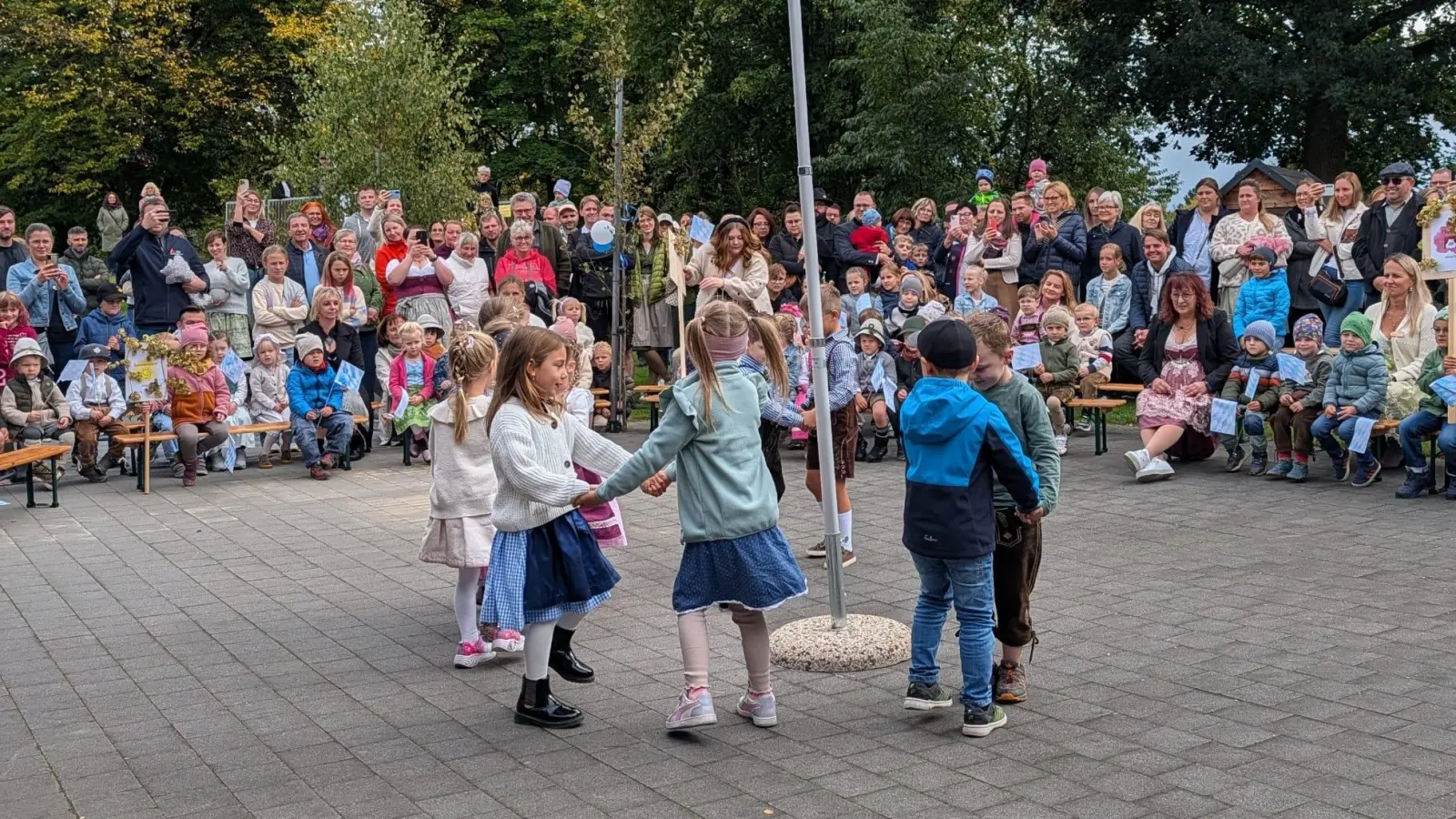 Impression von den Kinder-Wiesn 2025 im Kinderhaus Kunterbunt (Bild: Cornelia Stahl)