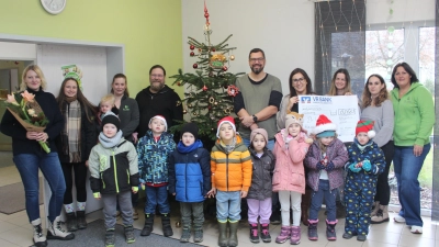 Die Vorschulkinder mit den Erzieherinnen und Mitarbeitenden der Loewschen Einrichtung. (Bild: Kerstin Höller)