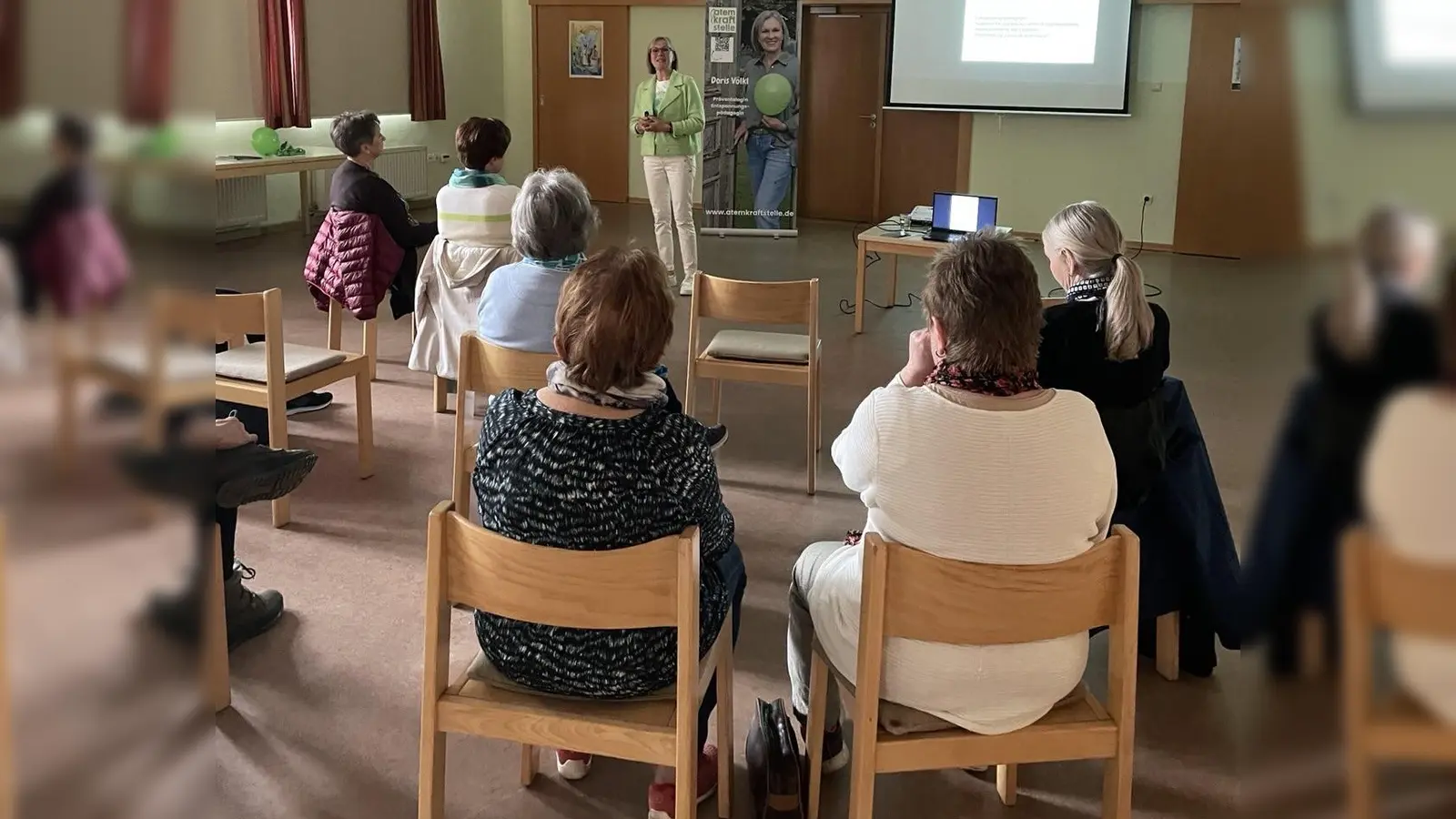 Eindrücke vom Atemworkshop mit Doris Völkl (Bild: Andrea Weich)