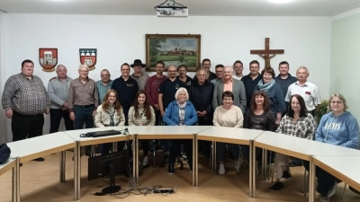 Mitglieder der Vereine u. Verbände, kirchliche Vertreter, Seniorenbeauftrage und Bürgermeister (Bild: Otto Schroll)