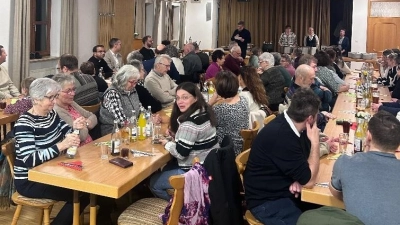 Gut besucht war das Helferessen der Pfarrei im Pfarrgemeindehaus. (Bild: Josef Söllner)