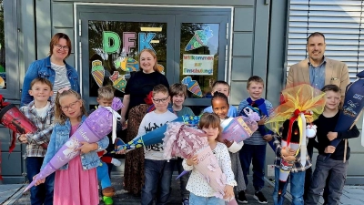 Kinder der DFK1, Alexandra Bayer, Sabine Schultes (Klassenleitung), Michael Raab (Bild: Michael Raab )