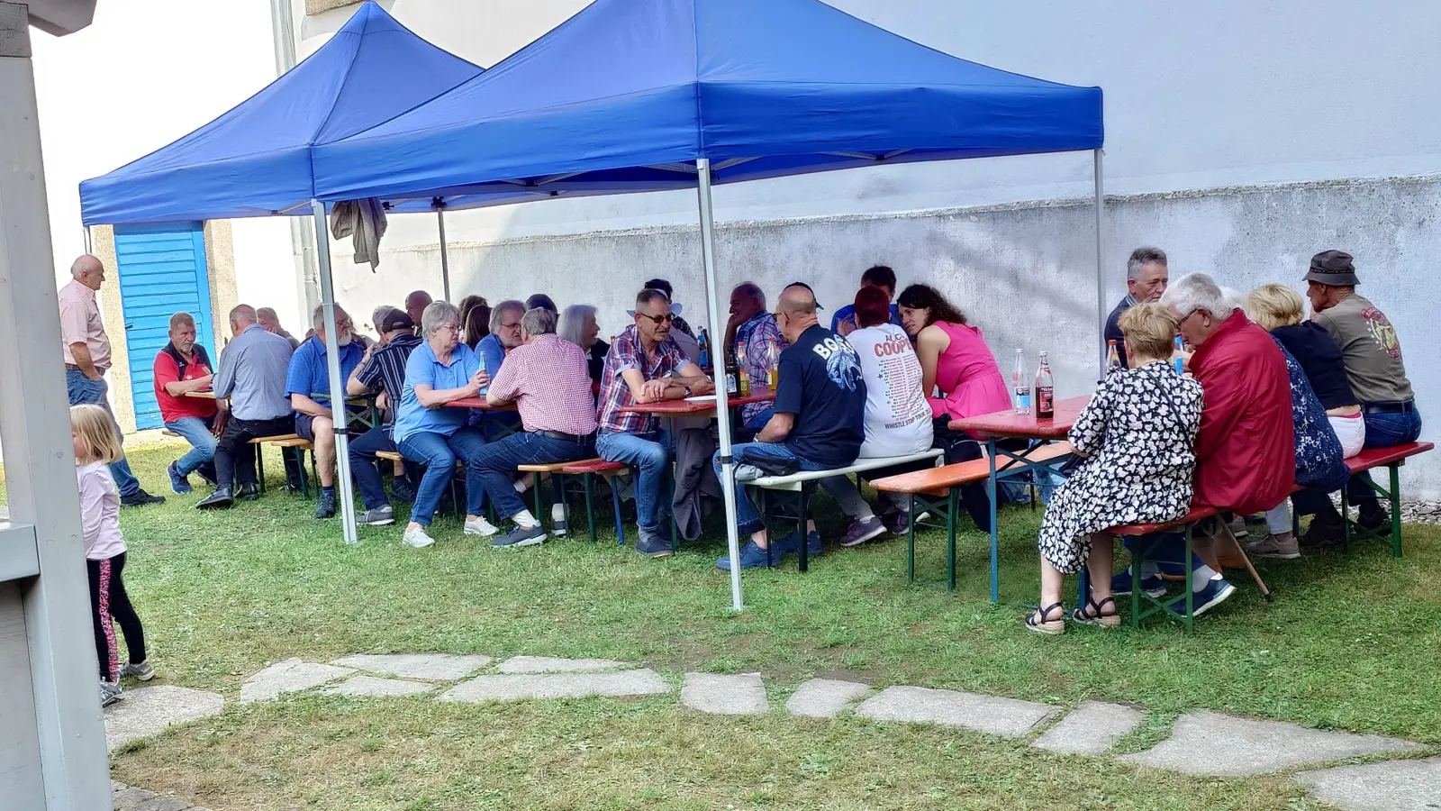 Gemütliches Beisammensein bei herrlichem Wetter (Bild: Specht Katrin )