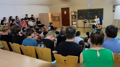 Die Schüler der 7. und 8. Klasse. (Bild: Brigitte Pfennig)