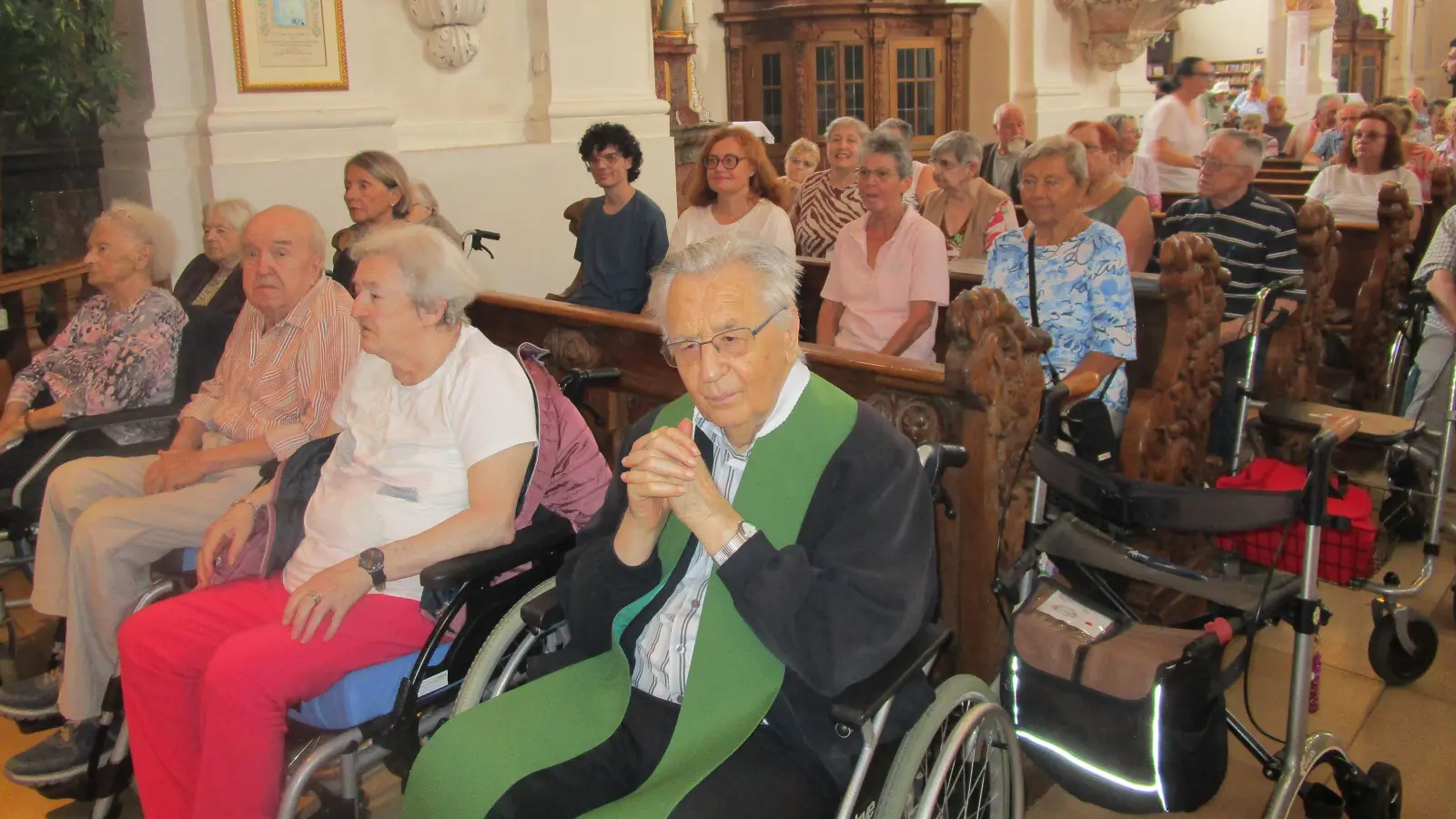 Die Marienheimsenioren besuchten die Hl. Messe in der Bergkirche. (Bild: Daniela Donhauser)