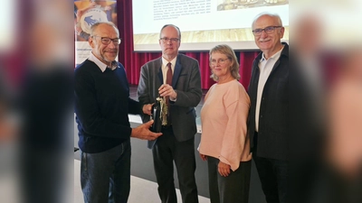 Karl Lorenz, 1. Vorstand GeHiH e.V., Prof. Dr. Erwin Dirscherl, Elisabeth Gottsche und Joachim Sertl, Koordinatoren. (Bild: Anett Vogel)