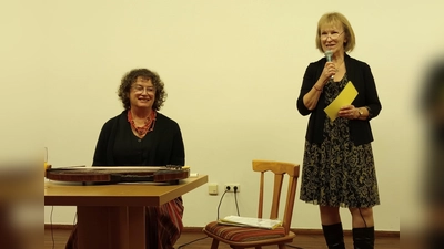 Begrüßung des Ehrengastes Evi Strehl zum Ehrenamtsempfang der Gemeinde Birgland (Bild: Gerda Stollner)