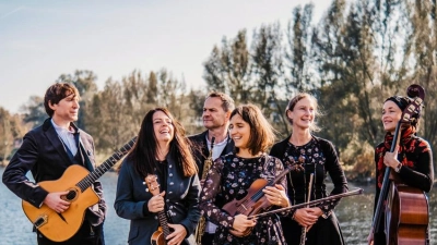 Die Band Lawaschkiri spielt beim Sundownerkonzert im Europa-Tempel. (Bild: exb)