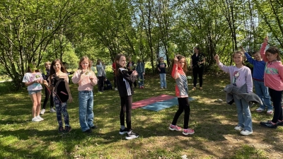 Heckenprojekttag an der Fichtelnaabtal-Grundschule (Bild: Jessica Plannerer)