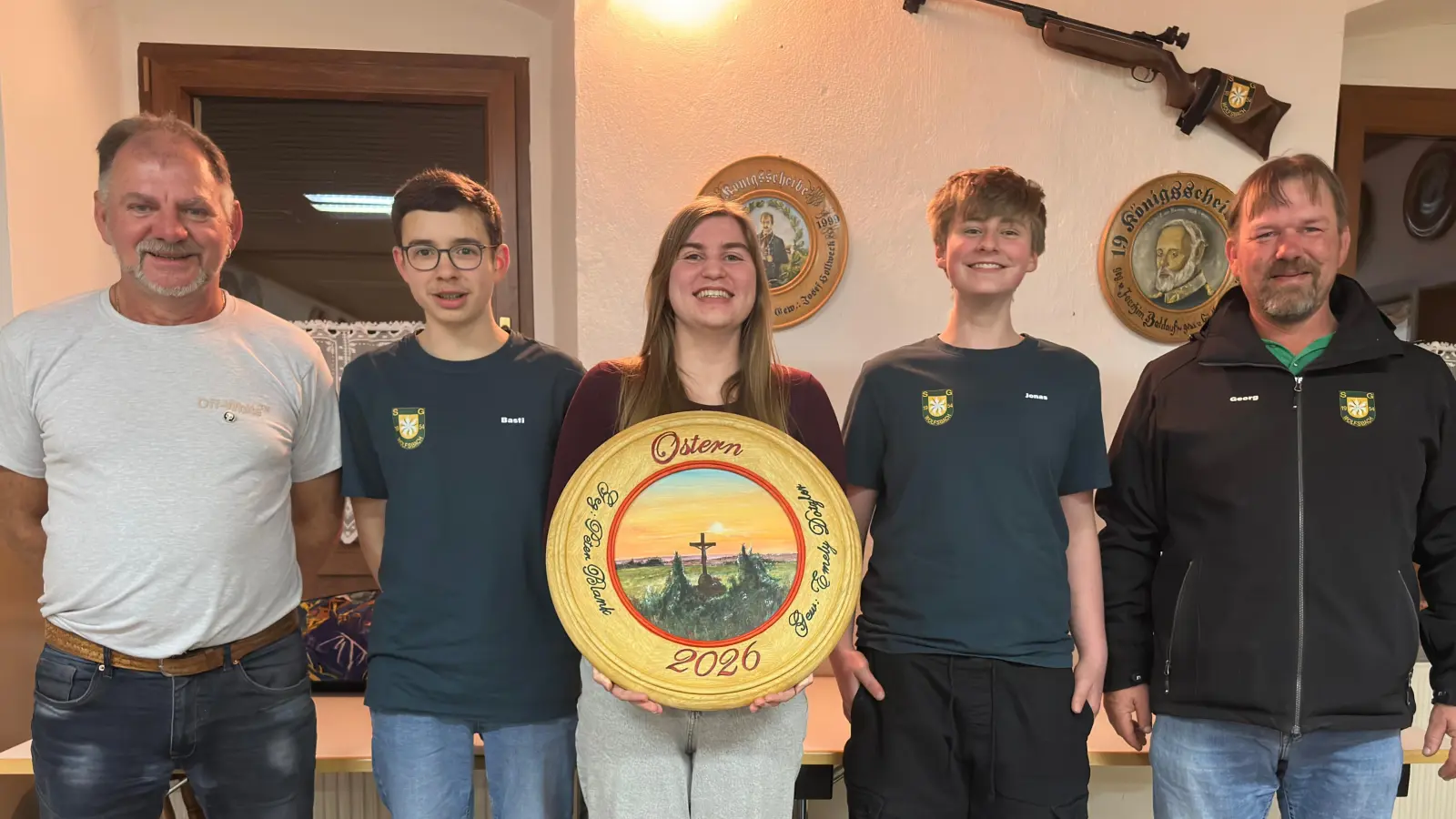 Die Osterscheibe gewann Emely Dotzler (M.) (Bild: Tamara Reichert)