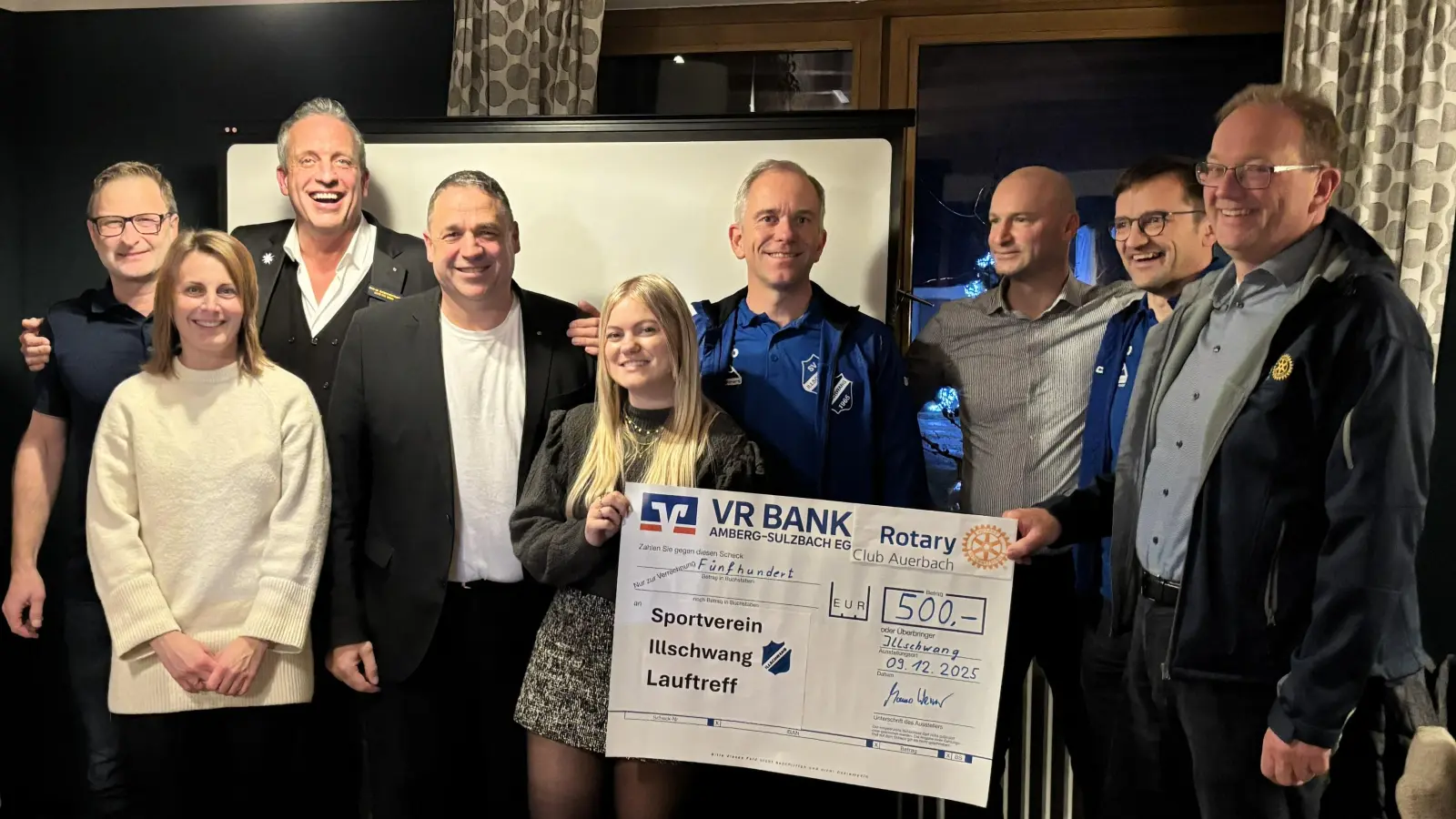 V.l.n.r. Andreas Fuchs, Stefanie Fuchs, Govenor Daniel Neuer, Prof. Dr. Christian Bär, Sabrina Übler, Jens Grahlmann, Rotary-Präsident Marco Werner, Robert Luber, Norbert Scholz. (Bild: Erich Übler)