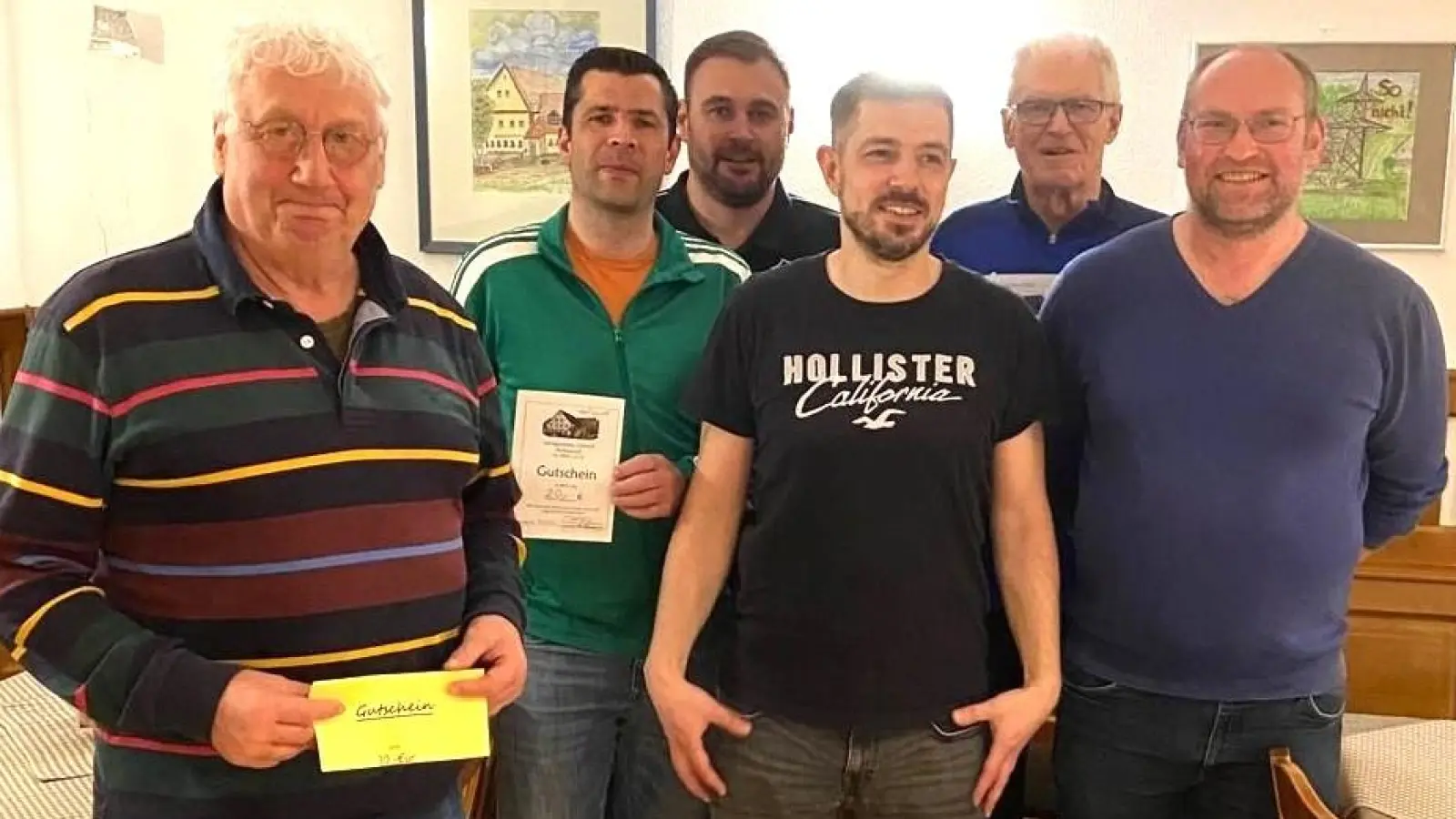 die Spielführer und die beiden Hauptorganisatoren bei der Siegerehrung (von links) Günther Herbst, Achim Gradl, Manuel Bauer, Peter Gleißner, Karl Burger und Stefan Niebler (Bild: Norbert Weis)