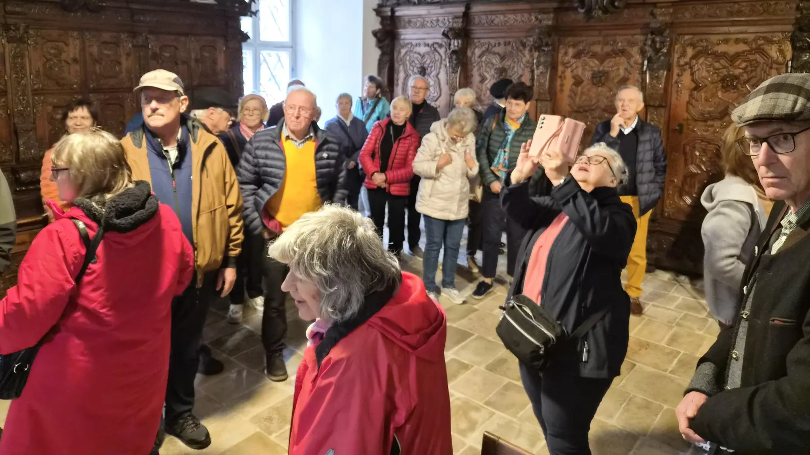 Kloster Ensdorf – Blick in die prachtvoll ausgestattete Sakristei, ein barockes Schmuckstück voll kunstvoller Details. (Bild: Walter Heldrich)