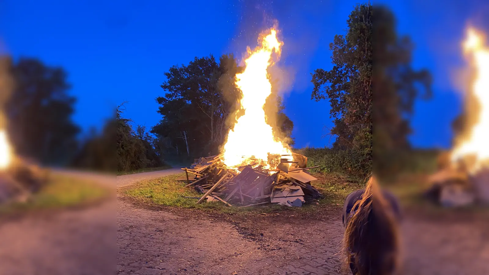 Das Feuer kurz nach Entzündung. (Bild: Christian Stahl (stahl.christian09@gmail.com))