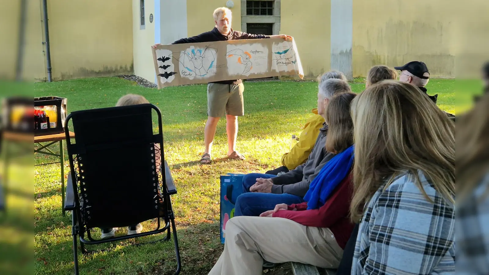 Carsten Lenz erklärt die Physiognomie der Fledermäuse (Bild: Birgit Frenzel)