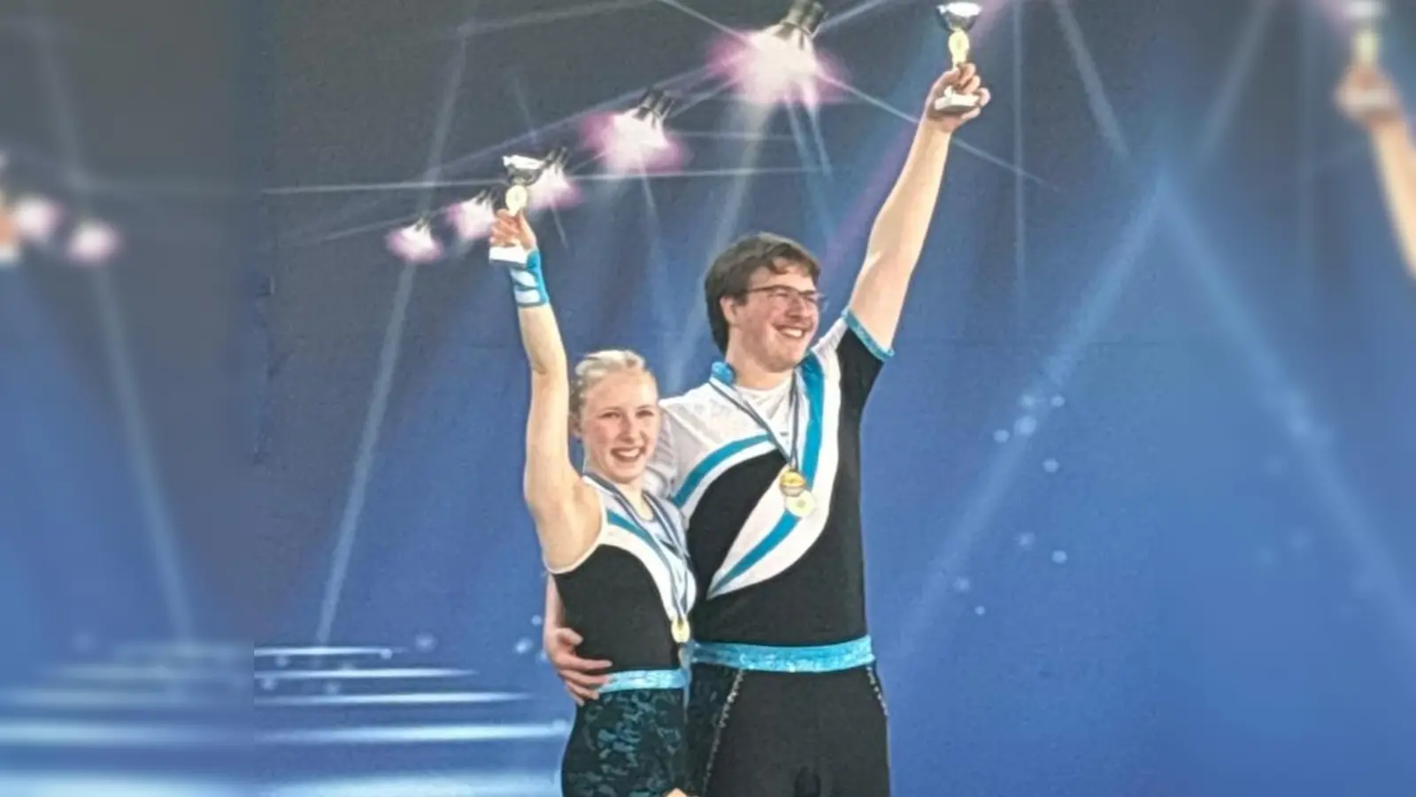 Melina Steindl und Thomas Hottner bei der Siegerehrung (Bild: Jana Dotzler)