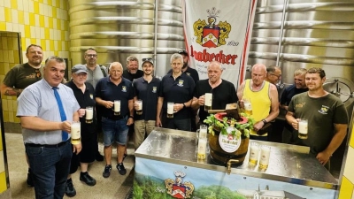 Die Delegation des Sportanglervereins Schwarzenfeld e.V. zusammen mit Herrn Weiler (Bild: Michael Bauer)