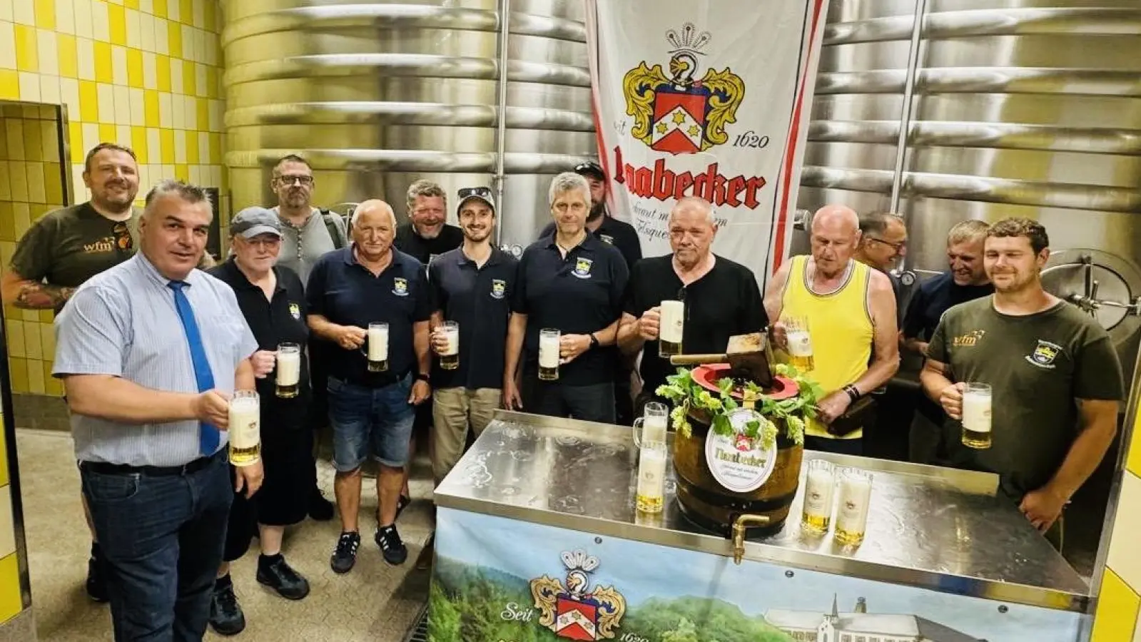 Die Delegation des Sportanglervereins Schwarzenfeld e.V. zusammen mit Herrn Weiler (Bild: Michael Bauer)