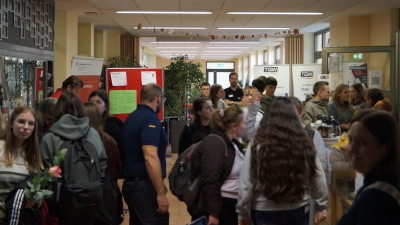 Reges Interesse herrschte bei der Berufswahlmesse an der Gregor-von-Scherr-Realschule: Betriebe, Schulen und Institutionen stellten ihr vielfältiges Angebot vor.&nbsp; (Bild: Florian Dendorfer)