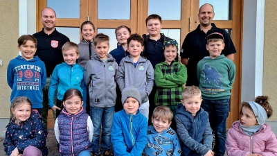 Erstes Treffen der „Blaulichtbande” (Bild: Tanja Götz)