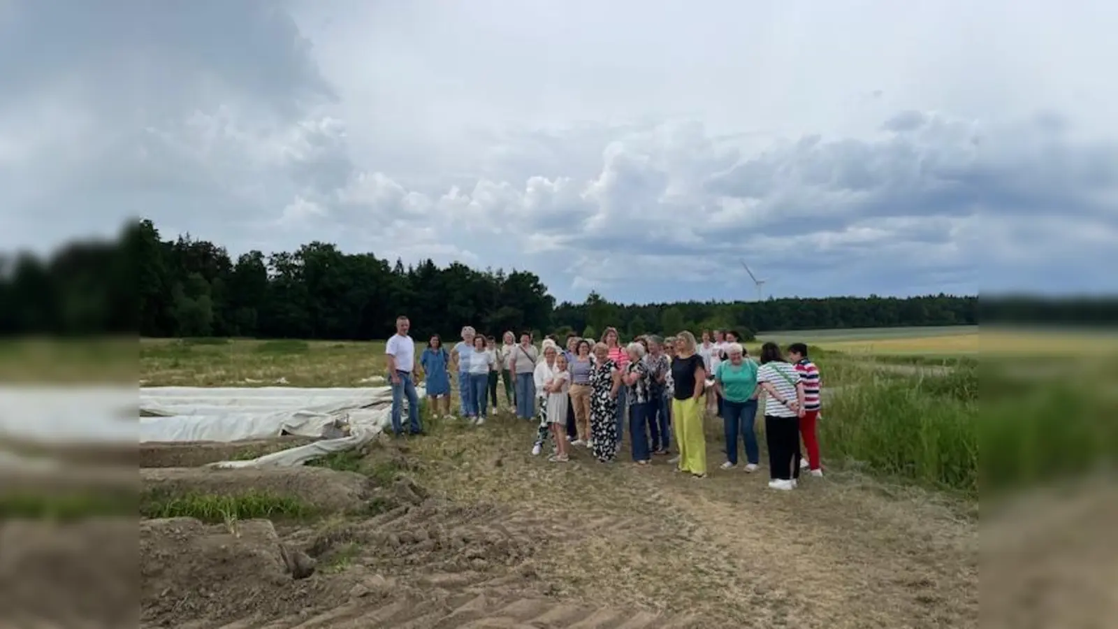 Kath. Frauenbund Wernberg besichtigt Spargelhof (Bild: Heidi Schwendner)