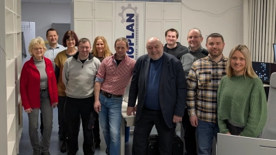 CSU-Fraktion mit Mitarbeitern und dem Standortleiter Thermoplan Pressath (Bild: Andreas Eckert)