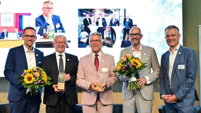 Große Auszeichnung für Franz Stahl, Bürgermeister a. D. der Kreisstadt Tirschenreuth. (Bild: Matthias Merz)