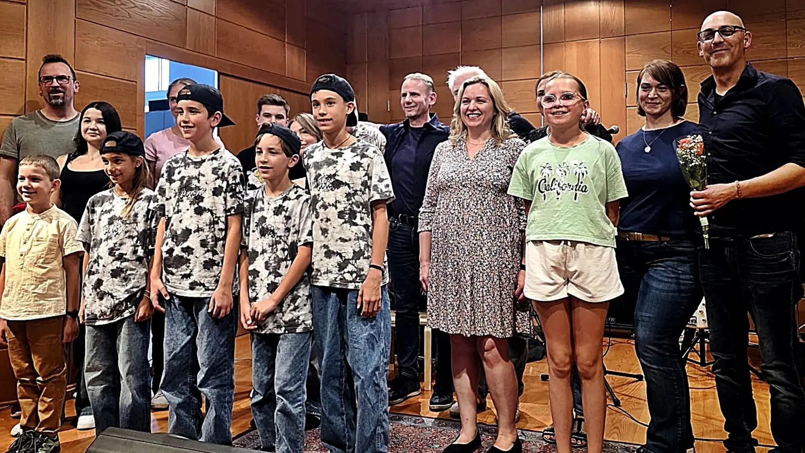 Das Klassenvorspiel zum Ende des Schuljahres war mit zahlreichen Rock- und Popsongs gespickt. Alle Schüler aus dieser Abteilung zeigten, was sie in diesem Jahr gelernt hatten.  (Bild: Reinhard Kreuzer)