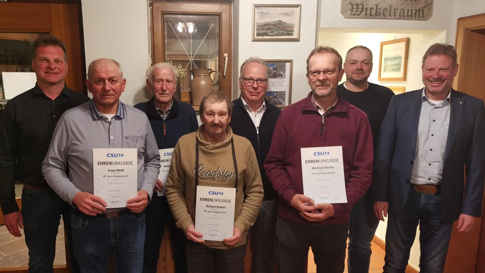 Auf dem Bild von links, Ortsvorsitzender Peter Göbl, 2. BGM Franz Weiß (40 Jahre), Schwab Philipp (50 Jahre), Amman Richard (40 Jahre), 2. Vorsitzender Dr. Werner Fruth, Biehler Reinhard (25 Jahre), 2. Vorsitzender Benjamin Weiß und 1. BGM Alwin Märkl. (Bild: Tobias Göbl)