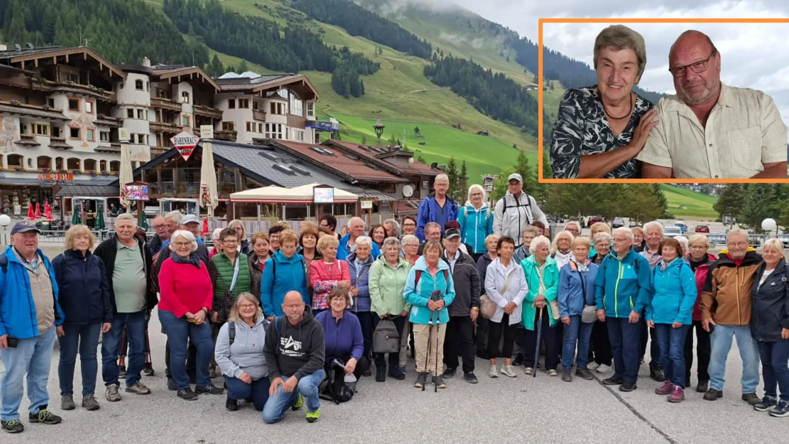 Die Reisegruppe der Kolpingsfamilie Friedenfels beim Ausflug ins Zillertal. Im kleinen Bild: Reiseleiterin Lucia Schmidt und Busfahrer Gerwig Gerl, die beim Gruppenfoto nicht dabei waren. (Bild: Heinz Störzer und Petra Würth)