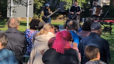 Die „Train Rockers” rocken das Stadtbad. (Bild: Viola Matten)