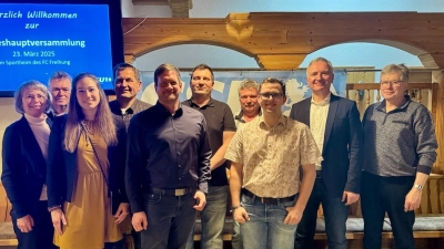 v.l.n.r: Erika Urban, Volker Goebel, Franziska Urban, Stefan Blind, Christian Lautenschlager, Thomas Köhler, Jürgen Grundler, Stefan Wisneth, MdL Dr. Harald Schwartz, Reinhard Urban  (Bild: Sebastian Weiß )