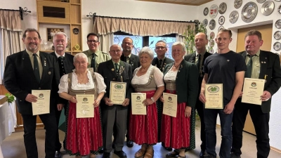SM Ulli Götz, Präsident Franz Brunner, Mathilde Weigert Martin Benoist, Hans Schieder, Norman Paumer, Lisl Weigert, Stefan Burger, Gerlinde Biersack, Werner Irlbeck, Thomas Dirrigl und Jürgen Müller (von links).  (Bild: Hans Forster)