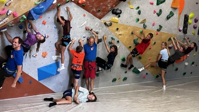 Mit vollem Elan waren die Kinder beim Klettern  (Bild: Johann Bauer)