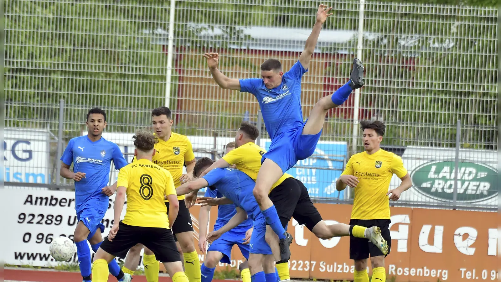 Am Wochenende verlor der FV Vilseck sein Auswärtsspiel beim FC Amberg. Derzeit steht der FV auf dem Relegationsplatz der Bezirksliga Nord.  (Bild: Hubert Ziegler)
