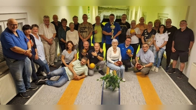 Beim Besuch im Vogtland pflegten der Kegelclub Weiß-Blau die Sportfreundschaft dit den Kegelverein Neustadt/Vogtland. (Bild: Mathais Alfery)