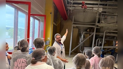 Die Neunburg Realschule erlebt eine Weltfirma live in Aktion (Bild: Luis Ellinger)
