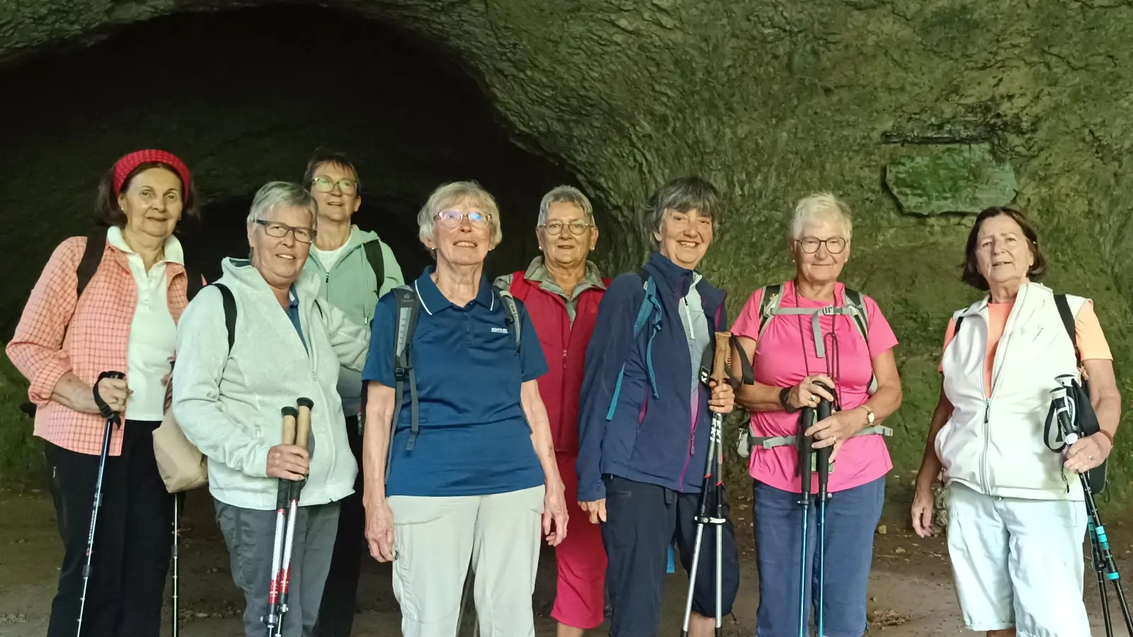 Die Wandergruppe in der Ludwigshöhle. (Bild: Günter Reizammer)