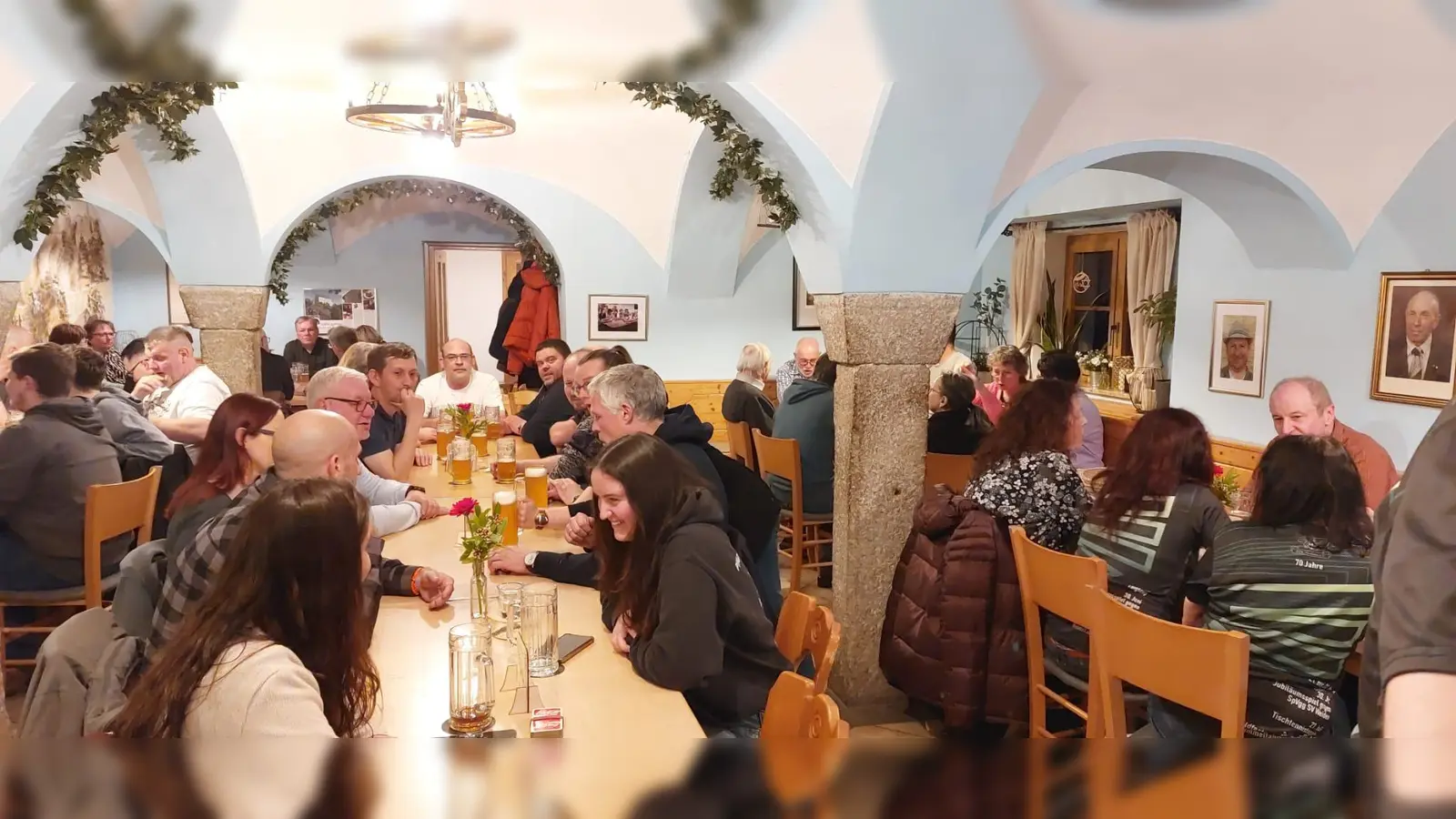 In der Zoiglstube Schoilmichl fanden sich zum Frühjahrszoigl wieder viele Besucher ein. (Bild: Denise Heimerl)