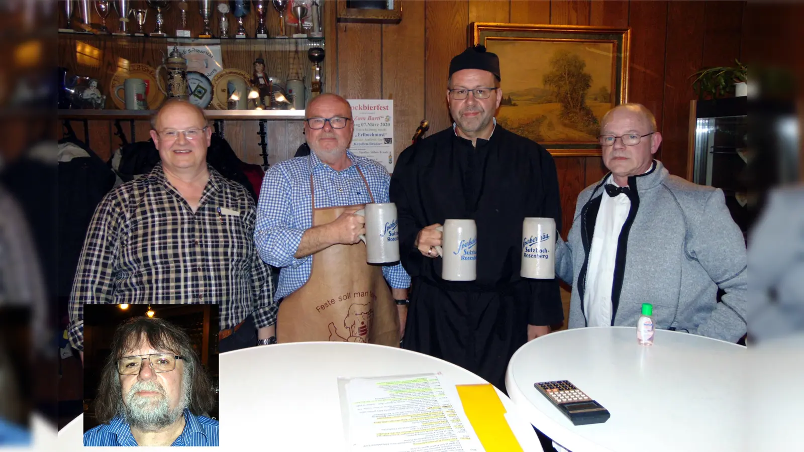 Seit nunmehr 25 Jahren blicken die „Drei Kapellenbrüder” beim Bartl - Bockbierfest (links: Wirt Martin Lotter) als Wirt (Hans-Jürgen Reitzenstein), Pfarrer (Armin Kraus) und Lehrer (Anton Fenk) auf das geschehen im abgelaufenen Jahr. Geschrieben wurden die Vorträge seit dem von Karl-Heinz Neidl (unten links). Bild: Archiv Anton Fenk (Bild: Anton Fenk)