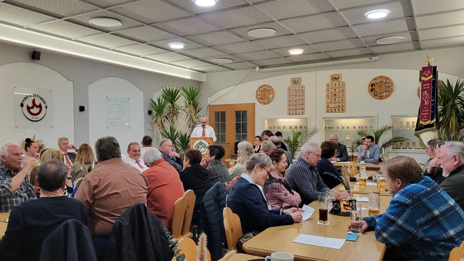 Zur Jahreshauptversammlung trafen sich die Schützen im Saal des Schützenhauses. (Bild: Andreas Heinz )