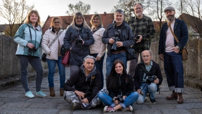 Die Fotofreunde Tirschenreuth im Fischhofpark. (Bild: Tanja Schedl)