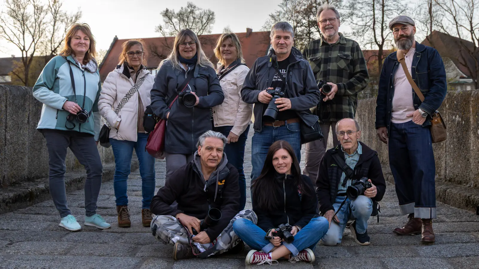 Die Fotofreunde Tirschenreuth im Fischhofpark. (Bild: Tanja Schedl)