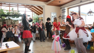 Eintanzen zum Aufwärmen (Bild: Claus Zille)