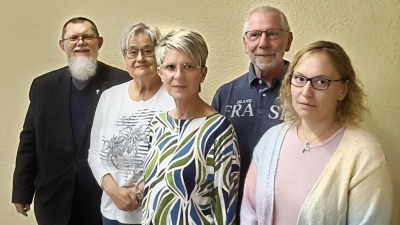 v. l. n. r.: Pfarrer Robert Ploß, Birgit Kosalla, Doris Reiß, Karl Heinz Brand, Kathrin Schröder (Bild: Markus Renner)