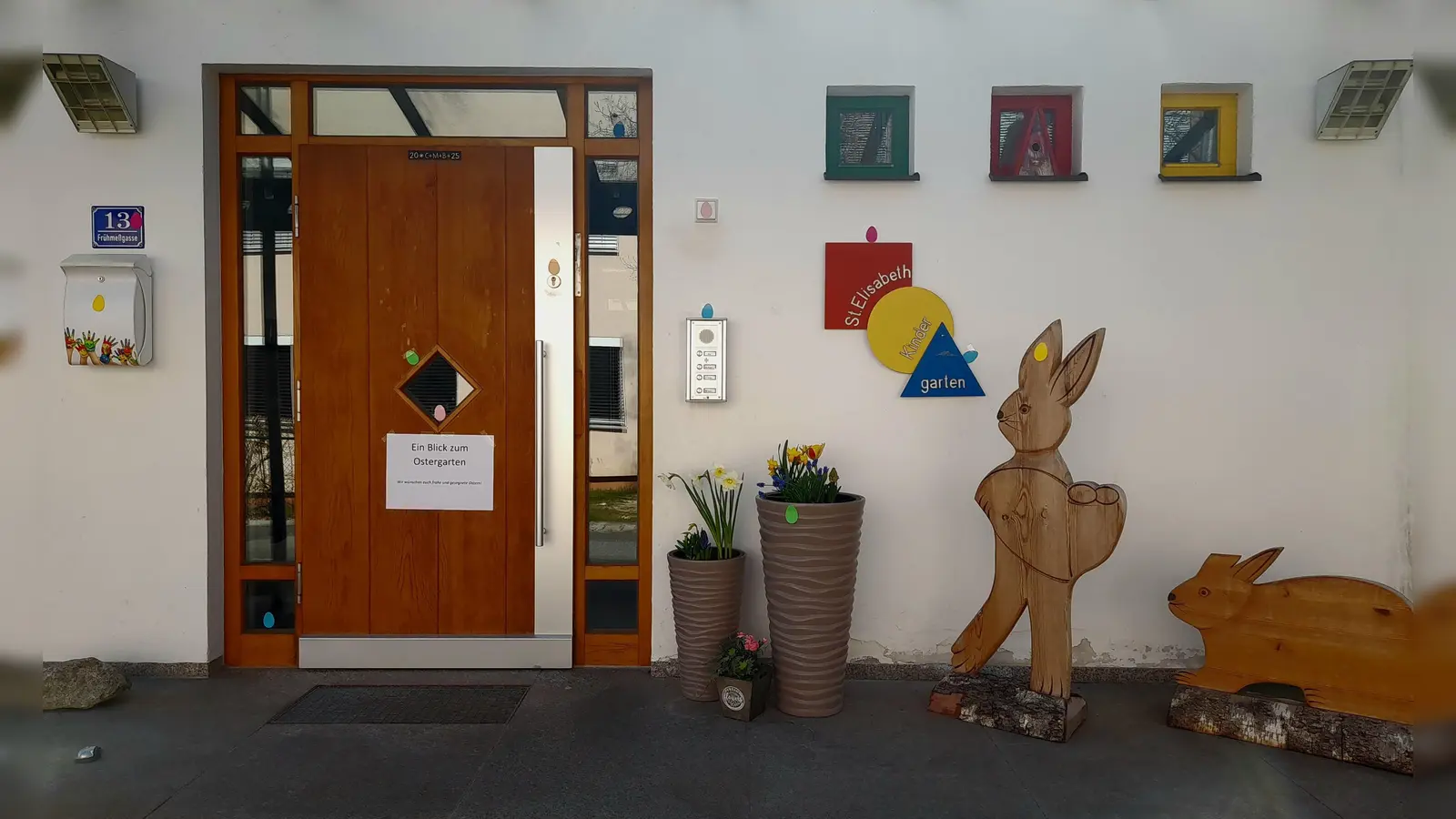 Wie viele bunte Ostereier sind hier wohl versteckt? Zähle nach und mach mit beim Osterrätsel (Bild: Stefanie Unterburger)