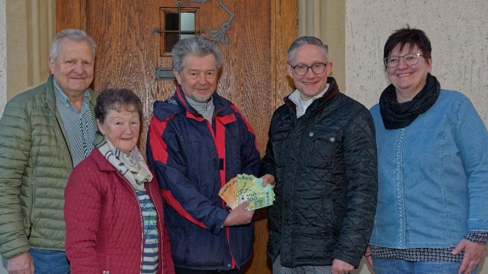 Spendenübergabe (Bild: Johann Walbrunn )