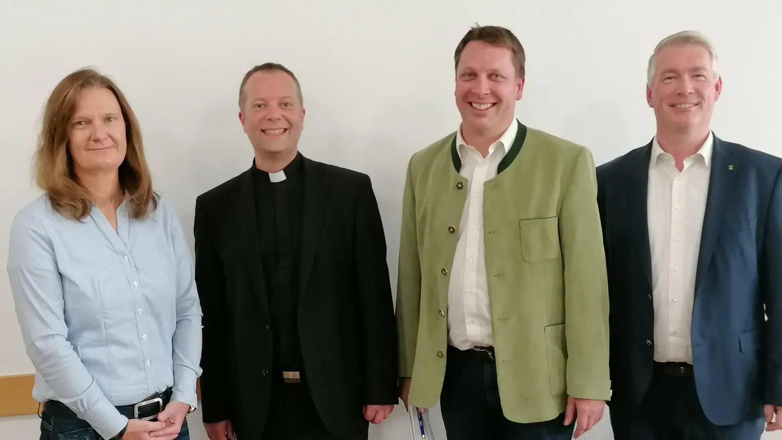 Bei der Neuwahl des Diözesansteuerausschusses am 18.10.2025 in Amberg-St. Martin | v. l. n. r.: Ilona Mayer (Wahlausschuss), Dekan Thomas Helm (Wahlleiter), Martin Schafbauer (Gewählter Vertreter im Wahlbezirk Mittlere Oberpfalz), Stefan Ott (Wahlausschuss).  (Bild: Stefan Winkler)